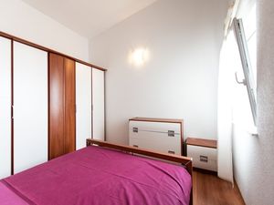 24058546-Ferienwohnung-6-Vinišće-300x225-5