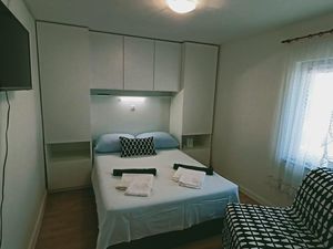 23931841-Ferienwohnung-3-Vinjerac-300x225-3