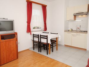 23927327-Ferienwohnung-4-Vinjerac-300x225-2