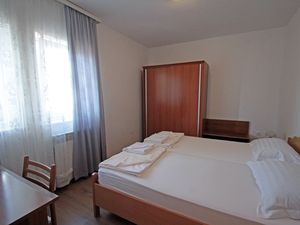 23928765-Ferienwohnung-4-Vinjerac-300x225-5