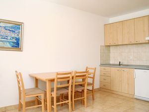 23927234-Ferienwohnung-4-Vinjerac-300x225-1