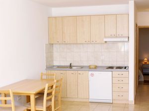 23927236-Ferienwohnung-4-Vinjerac-300x225-2