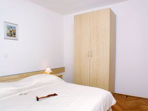 23927236-Ferienwohnung-4-Vinjerac-300x225-4