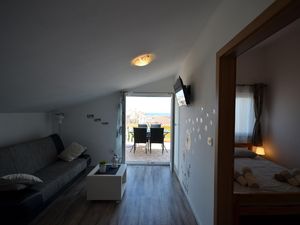 23057787-Ferienwohnung-4-Vir-300x225-4