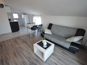 23057787-Ferienwohnung-4-Vir-300x225-5