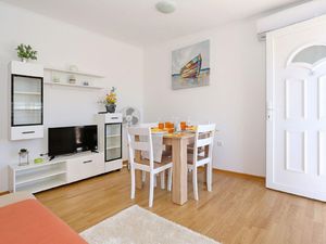 23917896-Ferienwohnung-4-Vir-300x225-3