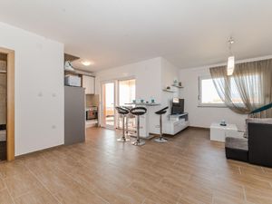 23058201-Ferienwohnung-6-Vir-300x225-2