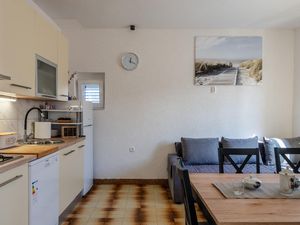 23964700-Ferienwohnung-6-Vir-300x225-1