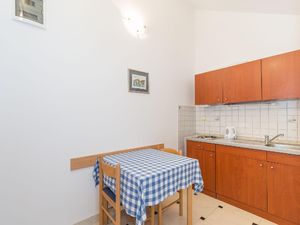 23058093-Ferienwohnung-2-Vir-300x225-5