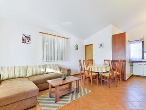 23058249-Ferienwohnung-6-Vir-300x225-2