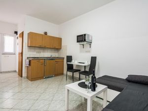 23058253-Ferienwohnung-4-Vir-300x225-5