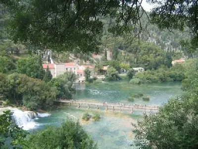 Wasserfälle ca 40 km von der Insel entfernt