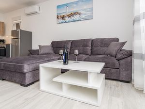 23122235-Ferienwohnung-6-Vir-300x225-2