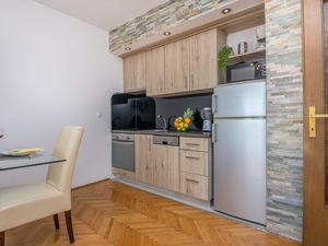 23335472-Ferienwohnung-6-Vir-300x225-5