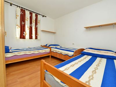 Geräumiges Schlafzimmer mit 3 Einzelbetten