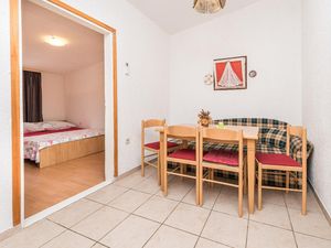 23280845-Ferienwohnung-4-Vir-300x225-5