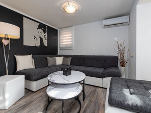 23359669-Ferienwohnung-4-Vir-300x225-3