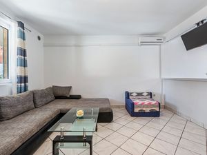 22273117-Ferienwohnung-6-Vir-300x225-2