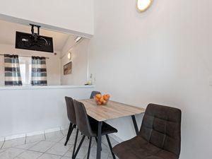 22269379-Ferienwohnung-6-Vir-300x225-2