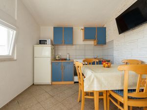 23748108-Ferienwohnung-2-Vir-300x225-4