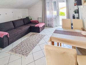 23763804-Ferienwohnung-4-Vir-300x225-2