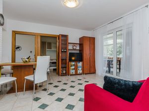 23335320-Ferienwohnung-6-Vir-300x225-2