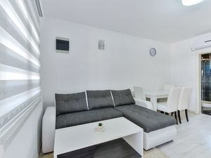 23335275-Ferienwohnung-6-Vir-300x225-2