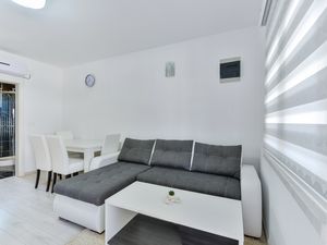 23335283-Ferienwohnung-6-Vir-300x225-3