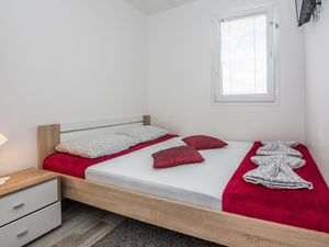 23335077-Ferienwohnung-2-Vir-300x225-5