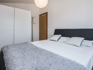 23382860-Ferienwohnung-6-Vir-300x225-5