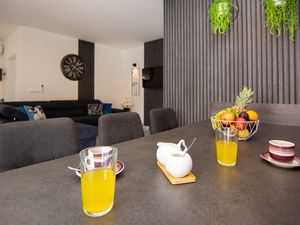 23831702-Ferienwohnung-4-Vir-300x225-5