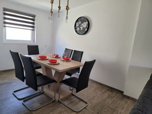 23948206-Ferienwohnung-6-Vir-300x225-4