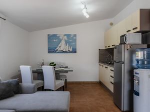 23980776-Ferienwohnung-4-Vir-300x225-5