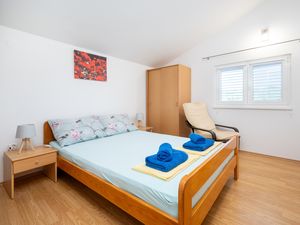 23996422-Ferienwohnung-6-Vir-300x225-4