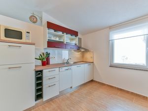 23933381-Ferienwohnung-6-Vir-300x225-5