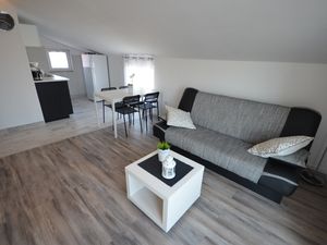 23933463-Ferienwohnung-4-Vir-300x225-2