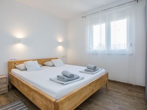 23934098-Ferienwohnung-4-Vir-300x225-3