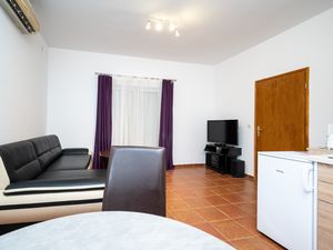 23931567-Ferienwohnung-4-Vir-300x225-1