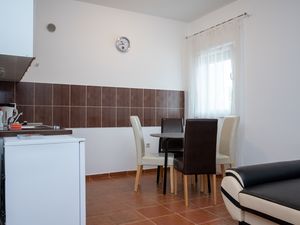 23931567-Ferienwohnung-4-Vir-300x225-2