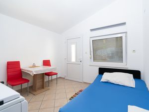 23933041-Ferienwohnung-3-Vir-300x225-2