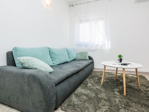 23933379-Ferienwohnung-6-Vir-300x225-3