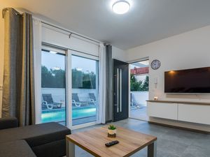 23933380-Ferienwohnung-6-Vir-300x225-2