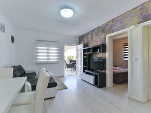 23933450-Ferienwohnung-6-Vir-300x225-1