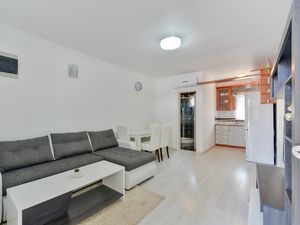 23933453-Ferienwohnung-6-Vir-300x225-1