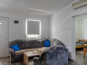 24018712-Ferienwohnung-4-Vir-300x225-1