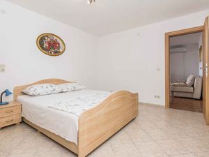 24032435-Ferienwohnung-4-Vir-300x225-5