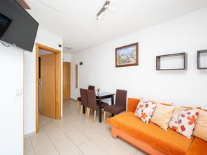 24014326-Ferienwohnung-3-Vir-300x225-3