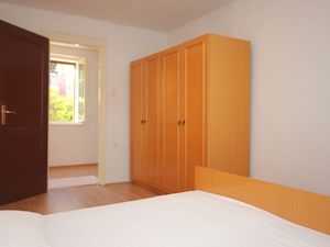 23930306-Ferienwohnung-4-Vis-300x225-5