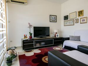 23930567-Ferienwohnung-2-Vis-300x225-1