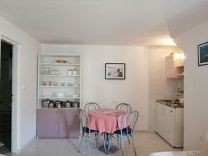 18693021-Ferienwohnung-2-Vis-300x225-1